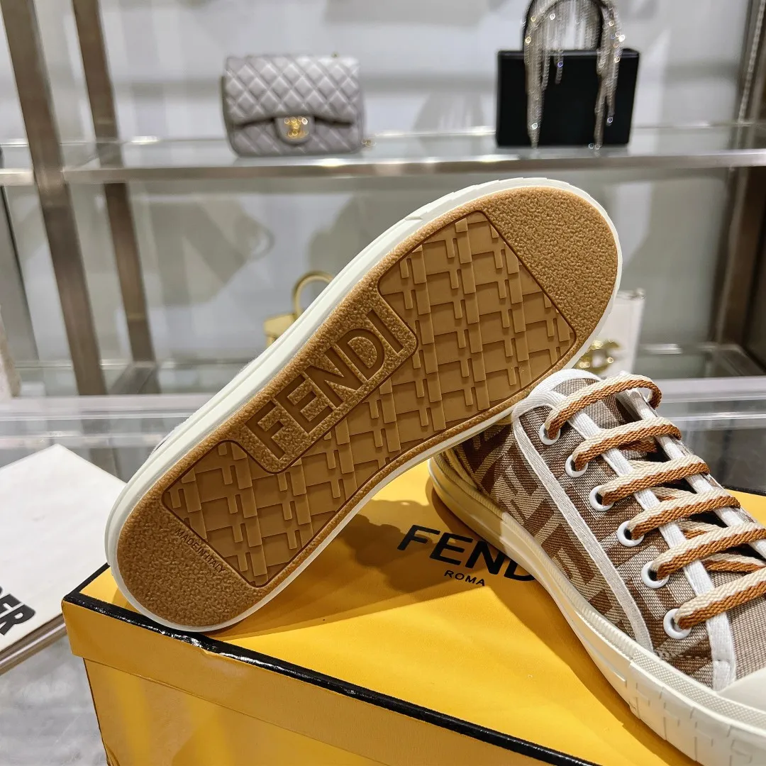 Couple style 💰460❤️Fendi Fendi's latest couple canvas shoes ❑ Fabric: Original customized imported jacquard canvas material ❑ Inner lining: Imported canvas material ❑ Sole: Original molded non-slip TPU outsole ❑ Bottom thickness: 2.5cm ❑ Size: Women's 35-40/Men's 39-45